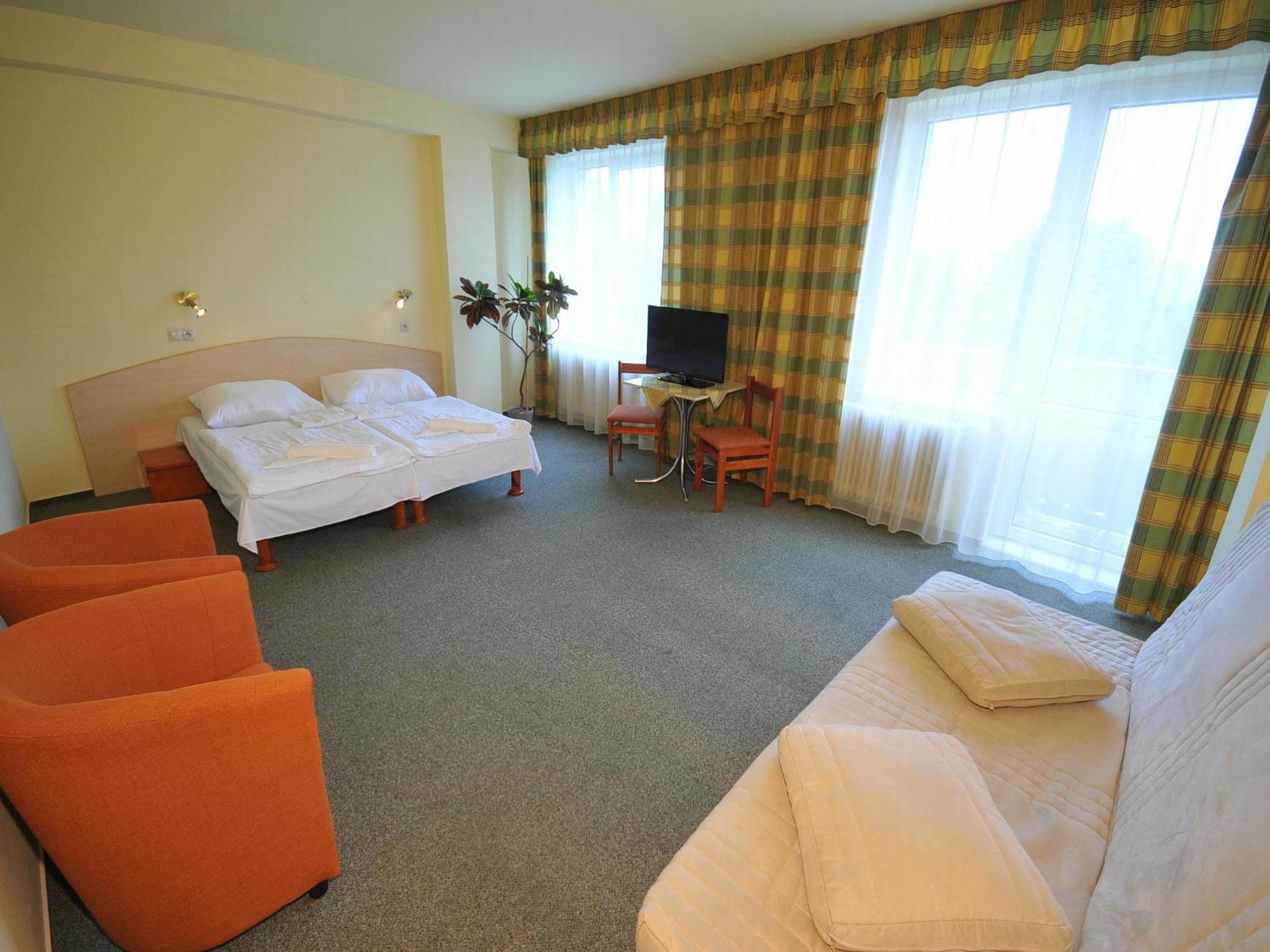 Hotel Cingov Slovensky Raj Spisska Nova Ves Room photo
